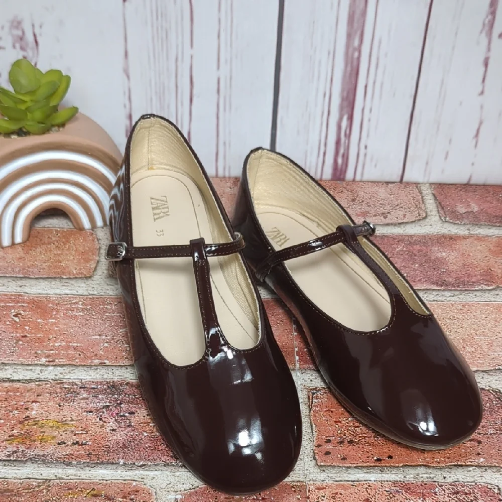 Zara Girls T-Strap Mary Janes Flats Brown Burgundy Patent Leather Glossy‎ 1.5